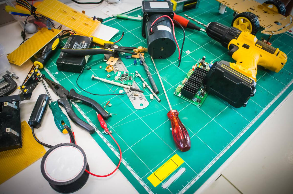 目标定位测试素材:多个工具和物体